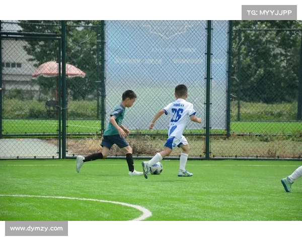 里加足球学校青训学院开放日百名少年现场观战欧冠激战